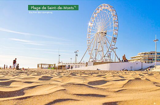 Playa de Saint-Jean-de-Monts con noria, Vendée.