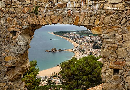 Vista panor�mica de la playa y la ciudad de Blanes, Costa Brava.