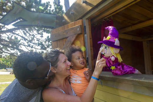 Espect�culo de marionetas para ni�os con familia en el camping CAPFUN Celeste en Breuillet (17).