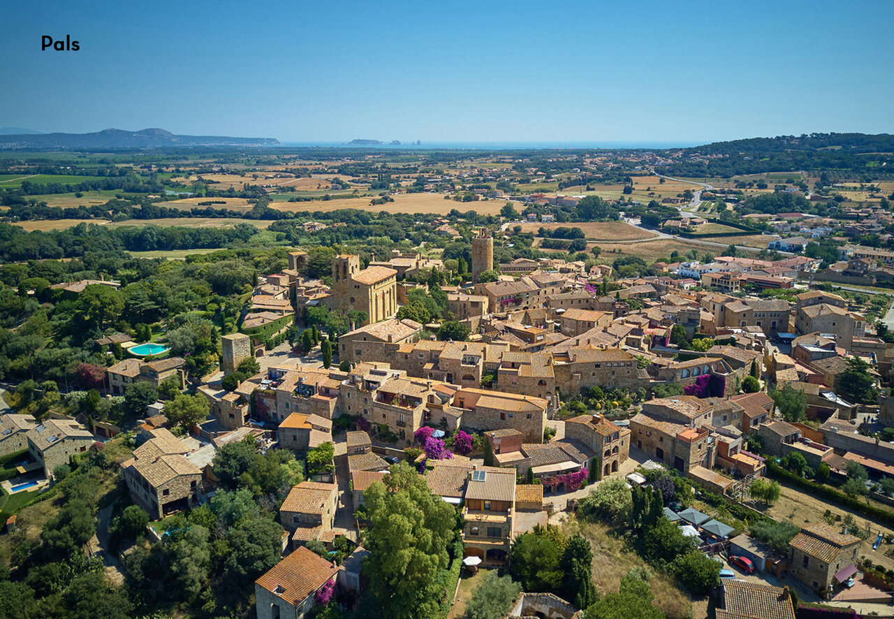 Pueblo medieval de Pals, un lugar para visitar cerca de Platja d'Aro.