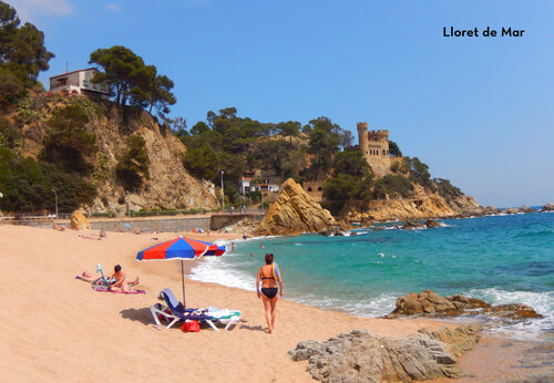 Playa de Lloret de Mar y su castillo, destino tur�stico cerca del camping.