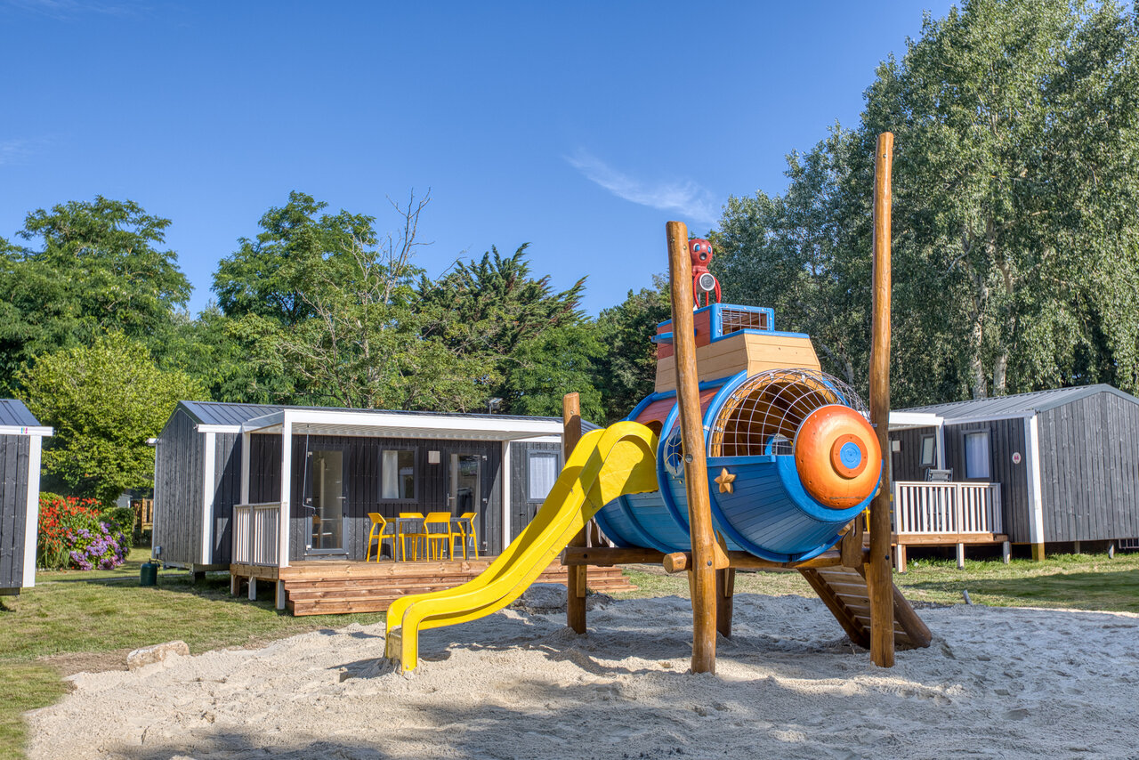 Zona de juegos submarino y Mobil-homes en el camping CLICOCHIC Trois Ch�nes en Pornichet (44).