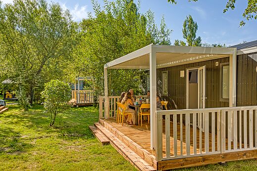 Mobil-home moderno, gran terraza sombreada, camping CLICOCHIC Trois Chênes en Pornichet.
