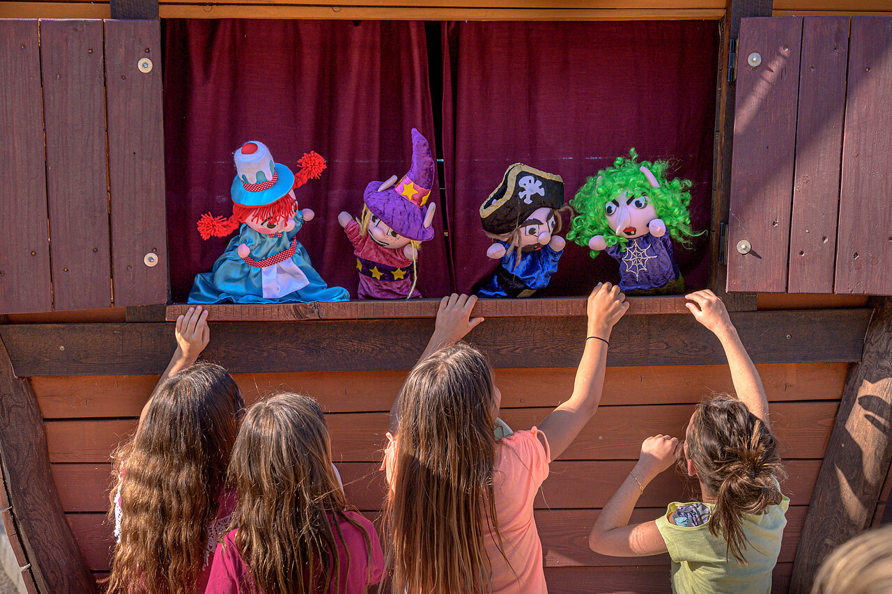 Espect�culo de marionetas infantil en camping CAPFUN Ullule Tournon d'Agenais (47).