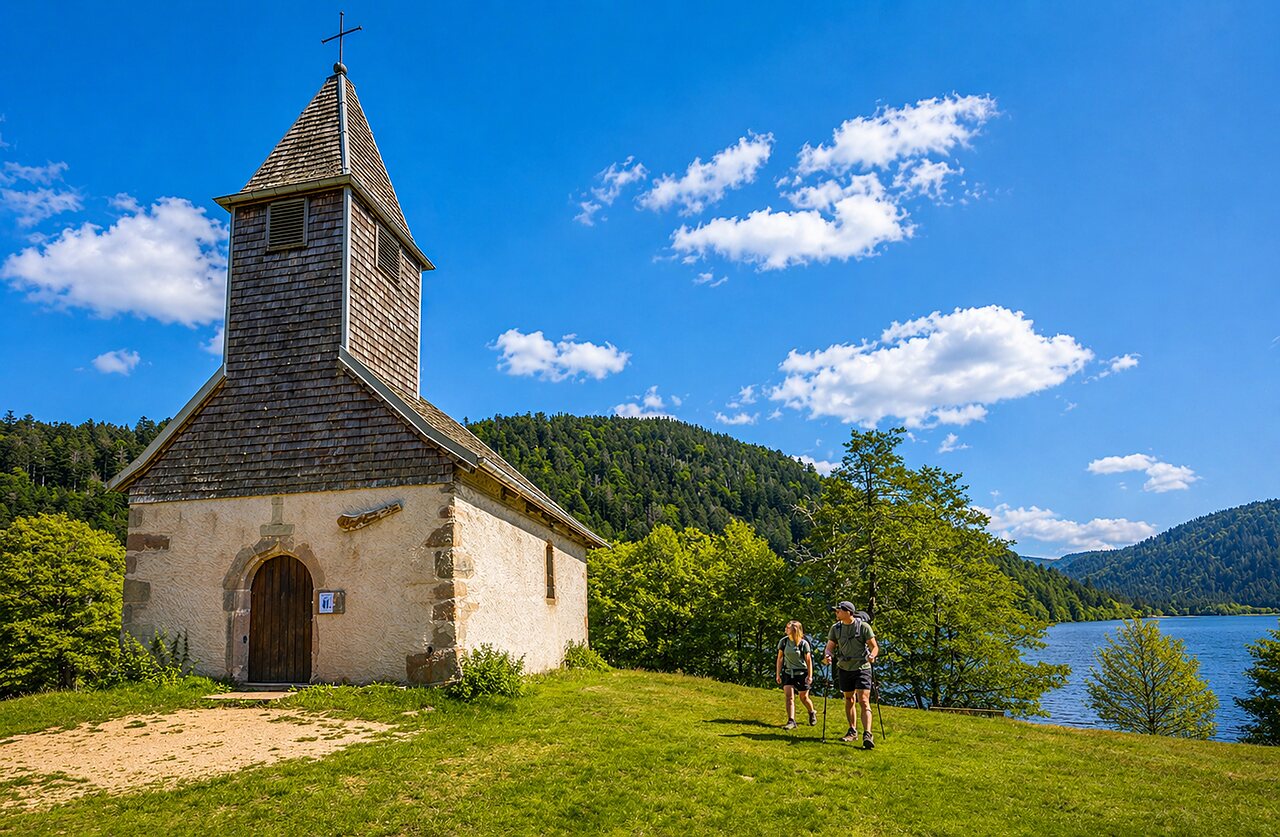 Pedal� con tobog�n en lago, actividades n�uticas camping CLICOCHIC Verte Vall�e XONRUPT LONGEMER.