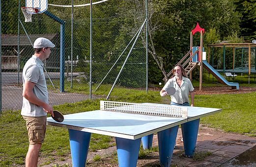 Ping-pong y juegos en el camping CLICOCHIC Verte Vallée en XONRUPT LONGEMER.