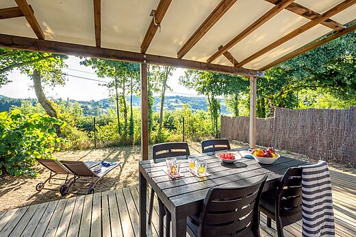 Terraza Mobil-home en camping CLICOCHIC Village des Meuniers Dompierre-les-Ormes (71).
