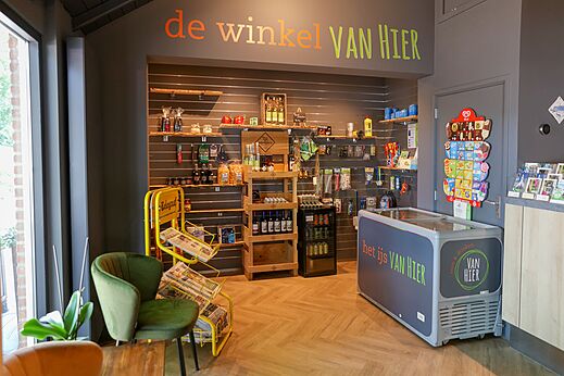 Tienda de comestibles del camping, productos locales y helados, en CAPFUN Wieskamp en Winterswijk Henxel.