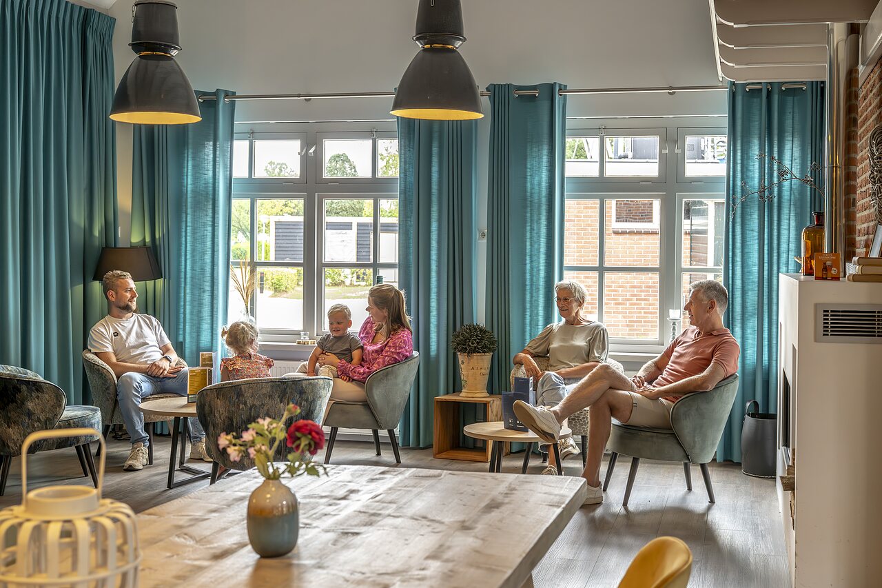 Sal�n de recepci�n moderno y c�modo en CAPFUN het Winkel, Winterswijk.