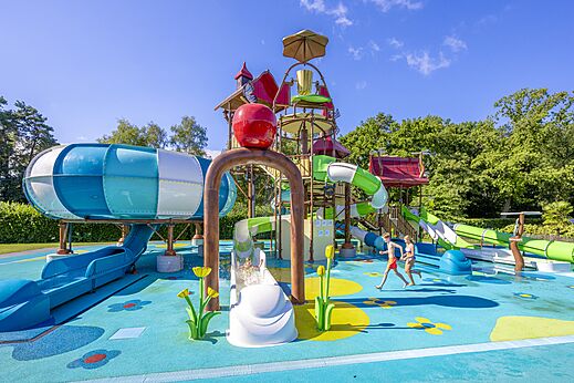 Toboganes y juegos acu�ticos infantiles en el camping CAPFUN het Winkel en Winterswijk.