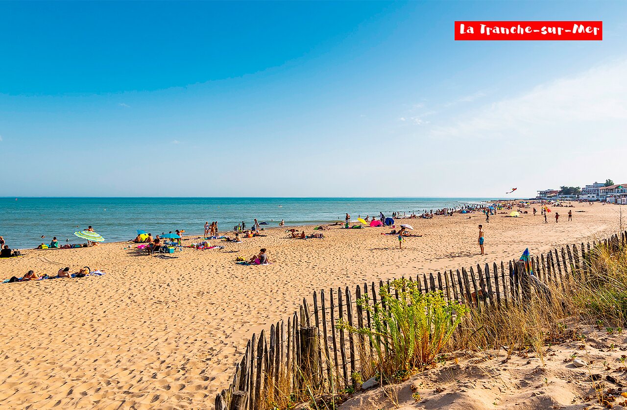 Playa de arena fina en La Tranche-sur-Mer, Vend�e, lugar para visitar.