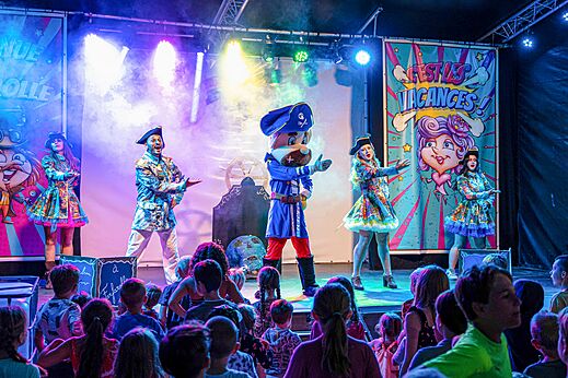 Espectáculo de animación infantil en el camping CAPFUN Zagarella en LONGEVILLE SUR MER.